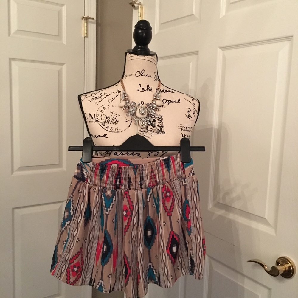 Forever 21 flare tribal shorts - Picture 5 of 5